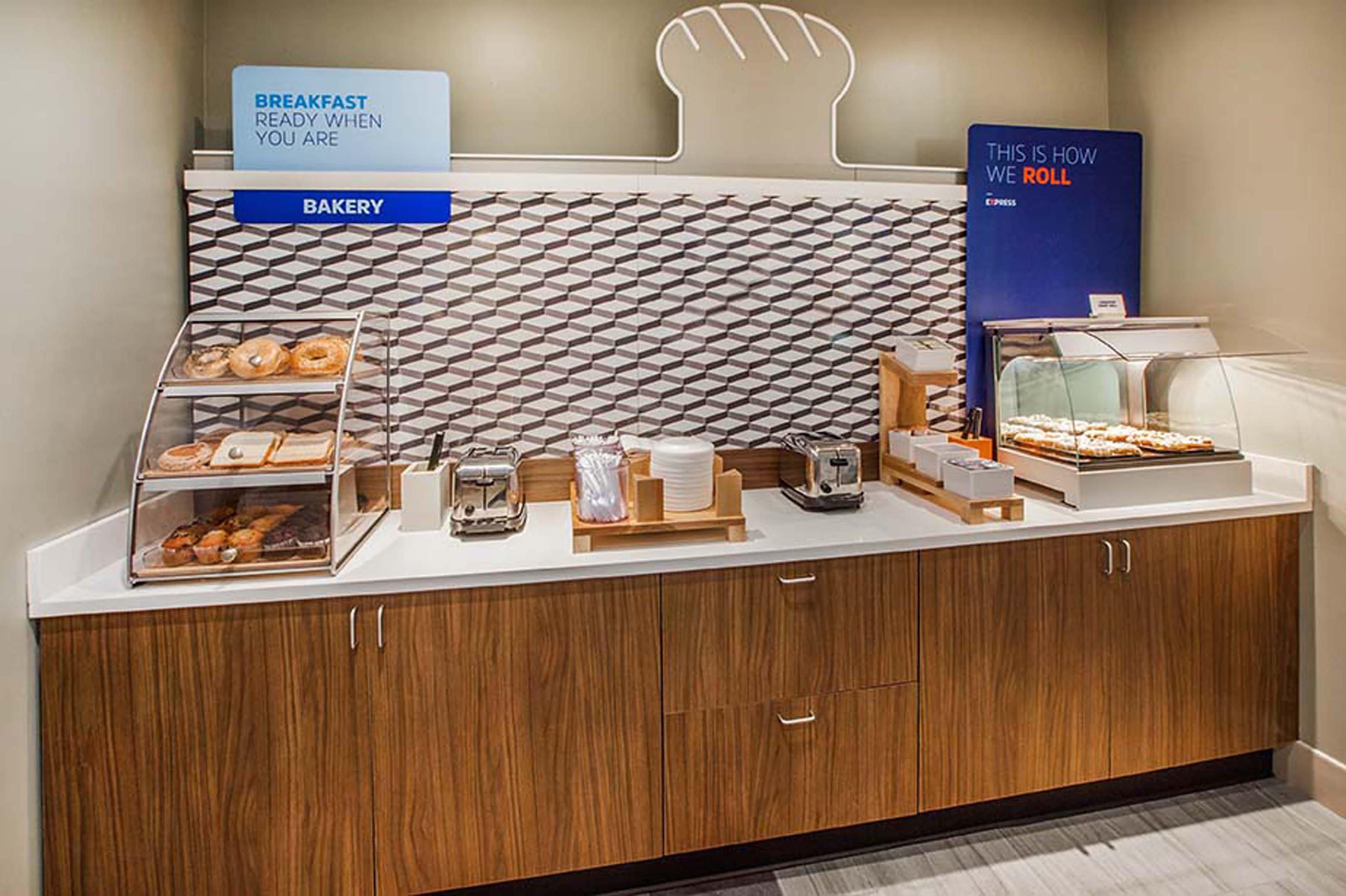 Hotel Express & - West By Ihg